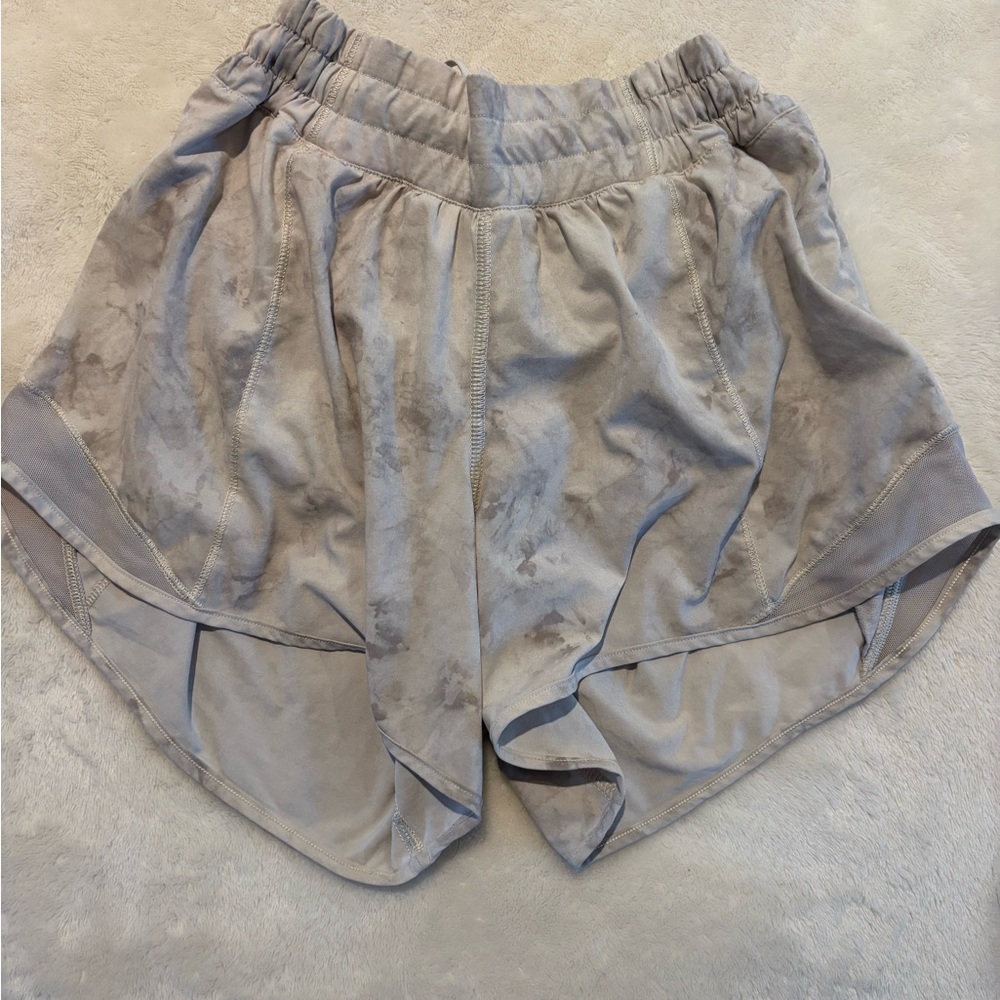 Lululemon - Hotty Hot Shorts - 4 inch